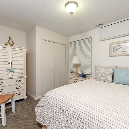 Beautiful 2 Bedroom Lakeside Condo At The Shores Traverse City Kültér fotó