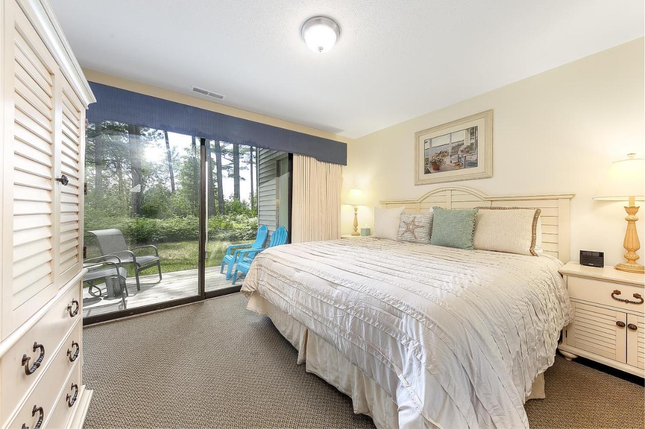 Beautiful 2 Bedroom Lakeside Condo At The Shores Traverse City Kültér fotó